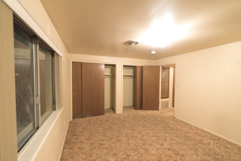 Building Photo - 665 600 W