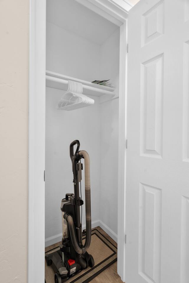 Building Photo - 2598 Parkwood Dr