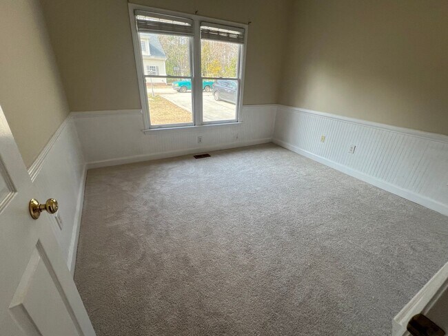 Building Photo - 123 Forest Green Dr