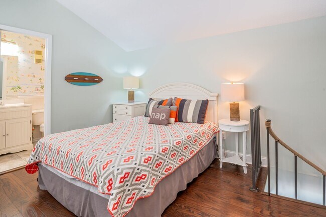 Building Photo - OCEANFRONT, OFF-SEASON FURNISHED UNIT (CALL FOR AVAILABLE MONTHS)