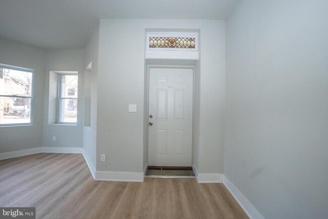 Building Photo - 122 3RD St