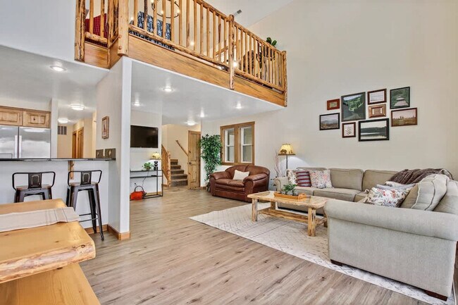 Building Photo - 130 Par Dr