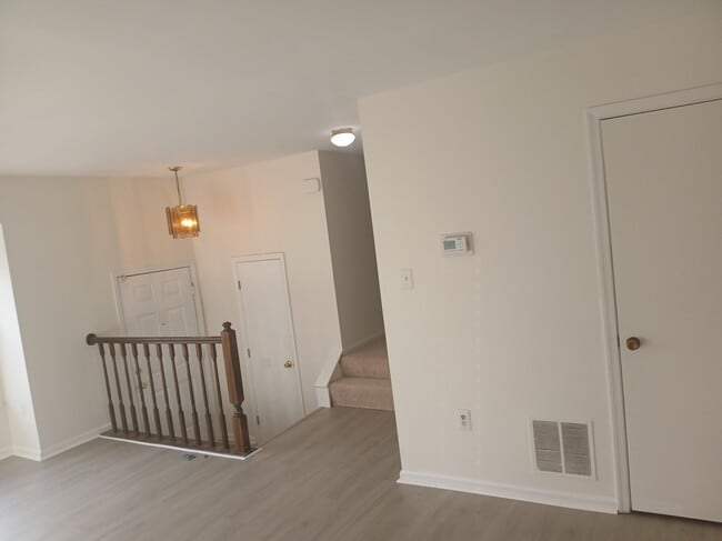 Building Photo - 103 Joyceton Terrace