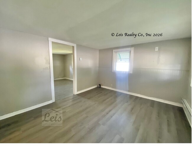 Building Photo - 442 E 5th St