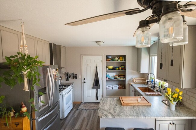 Building Photo - BEAUTIFUL 4 BEDROOM / 3 BATH HOME IN LAFAY...