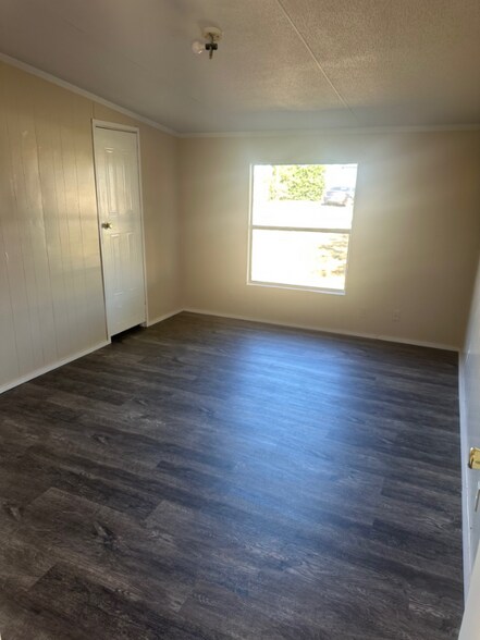 Building Photo - 460 Lorena Meadows Dr