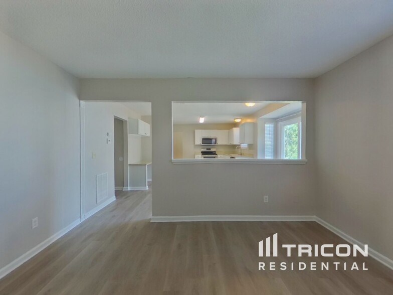 Building Photo - 210 Glen Rose Cir