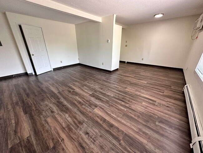 Building Photo - 3861 Brown Ave