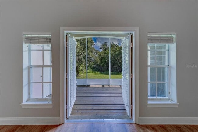 Building Photo - 270 Valencia Cir