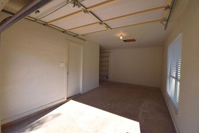 Building Photo - 5936 Cherry Loop