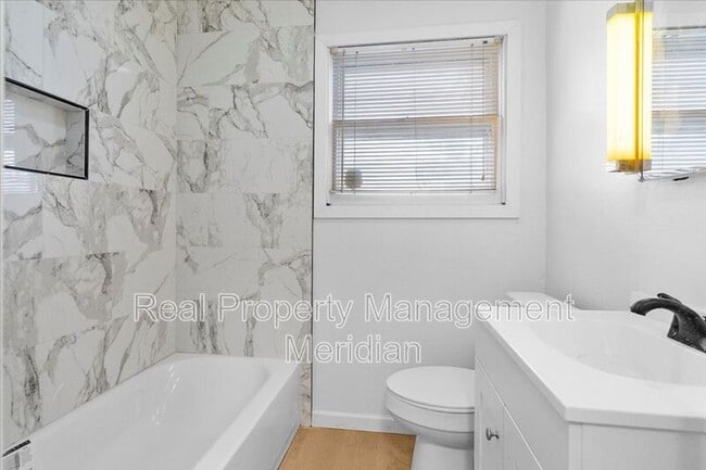 Building Photo - 2424 Cloverdale St