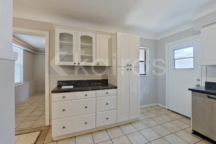 Building Photo - 5140 17th Ave N