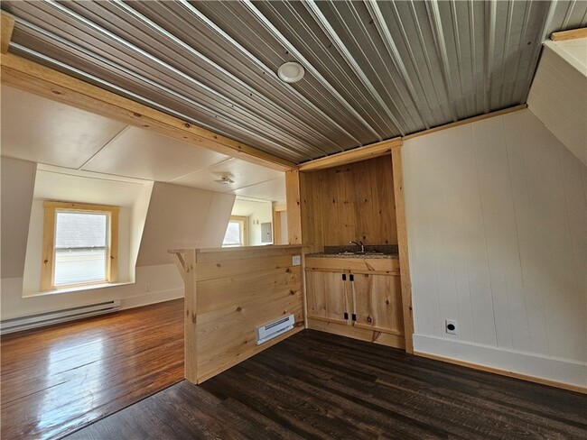 Building Photo - 207 East Ave