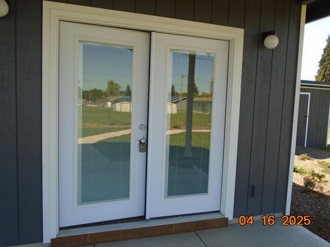 Building Photo - 632 N 4th St