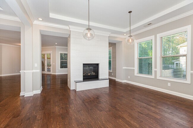 Building Photo - Stunning 5-Bedroom, 5-Bathroom Home with Chef's Kitchen and Luxurious Features