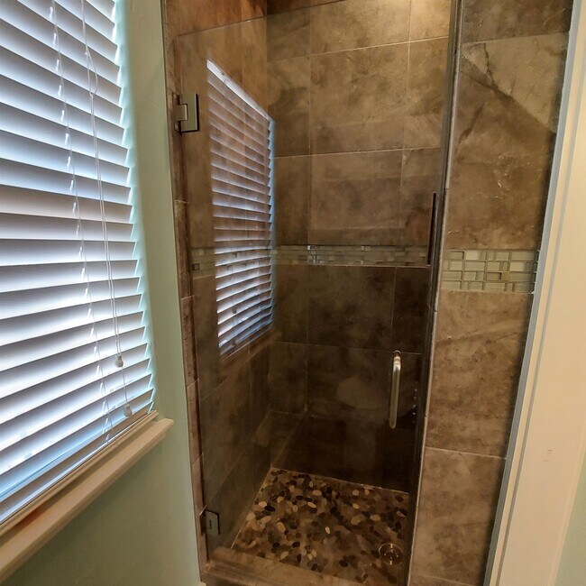 Building Photo - 300 Knights Row