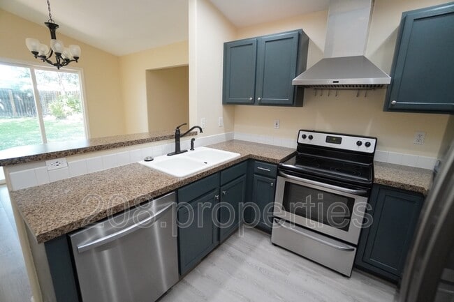 Building Photo - 5903 S Snowdrop Pl