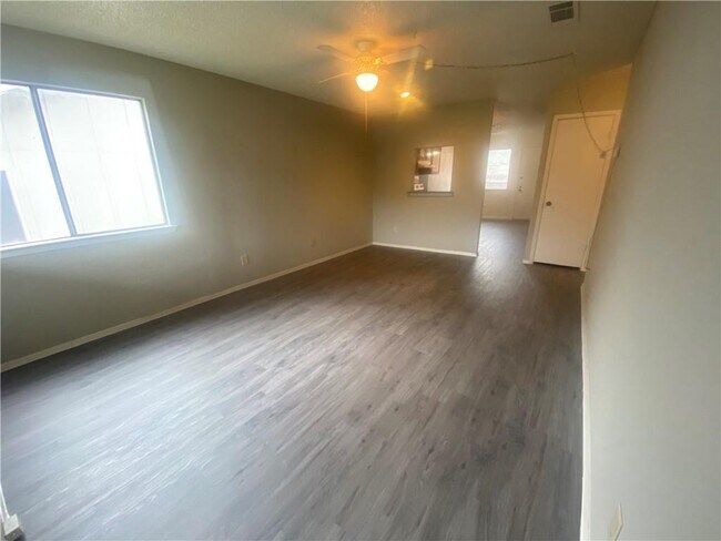 Building Photo - 321 W William Cannon Dr