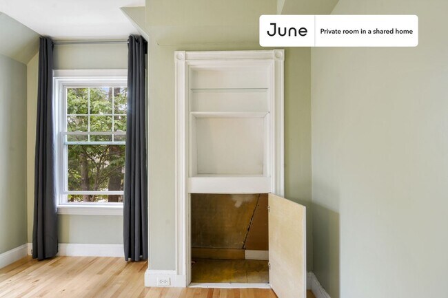 Building Photo - Private bedroom in 7 bed/2.5 bath Home