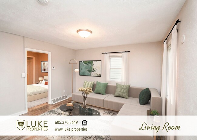 Building Photo - 1417 S Van Eps Ave