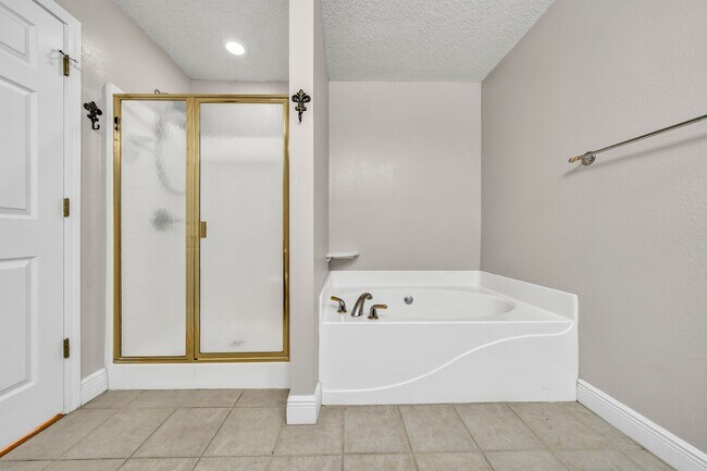 Building Photo - Community Pool & Deeded Access to Santa Ro...