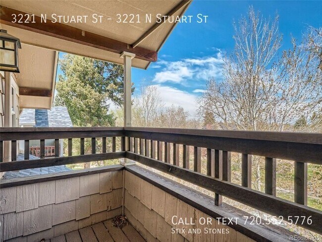 Building Photo - 3221 Stuart St