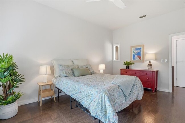 Building Photo - 106 Fareham Pl N