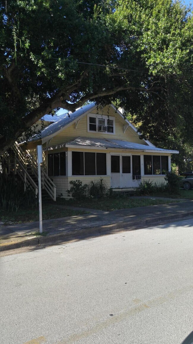 Primary Photo - 15 Oak St