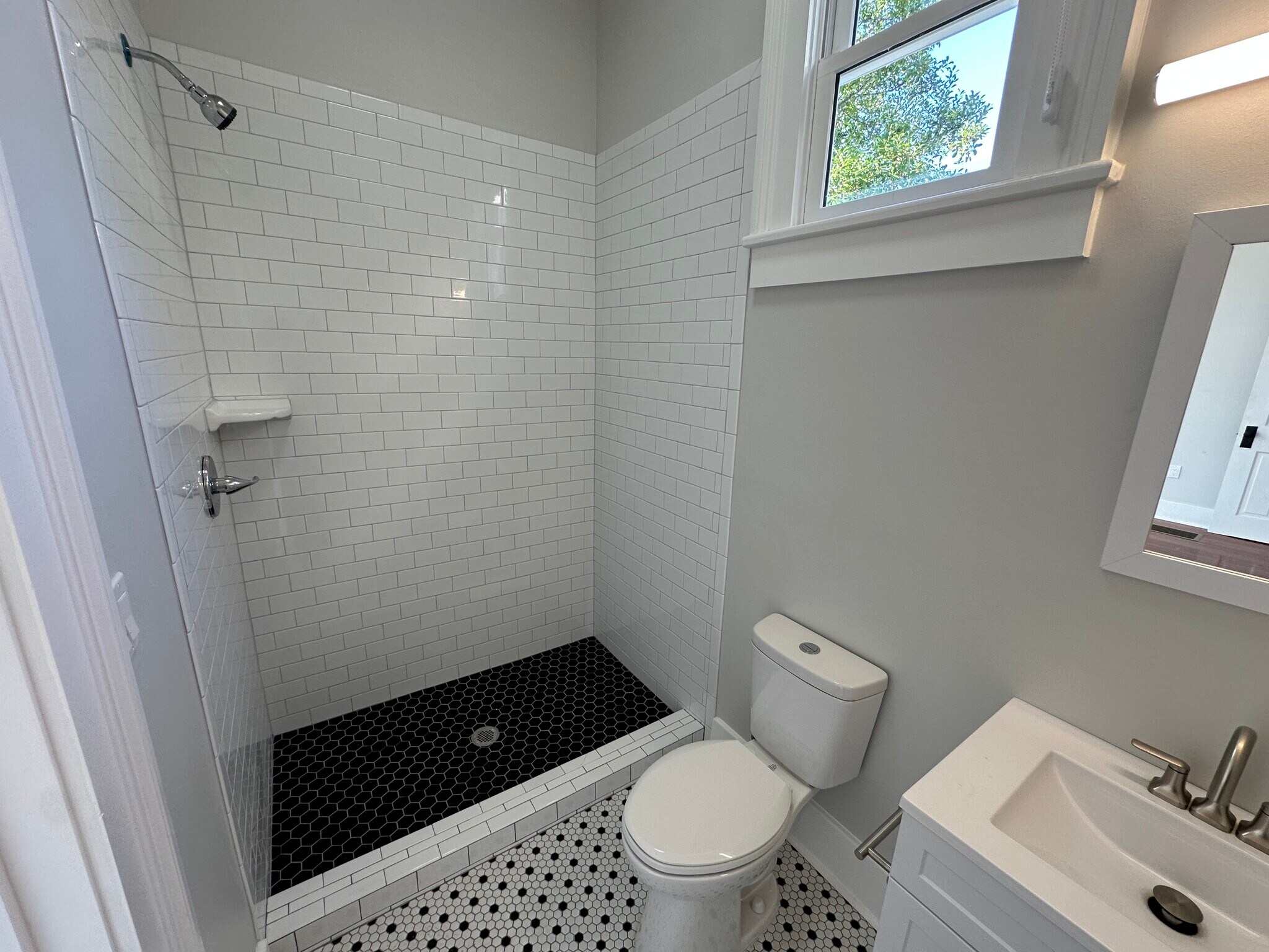 Bathroom #2 (Ensuite with Back Bedroom) - 5520 Loyola Ave