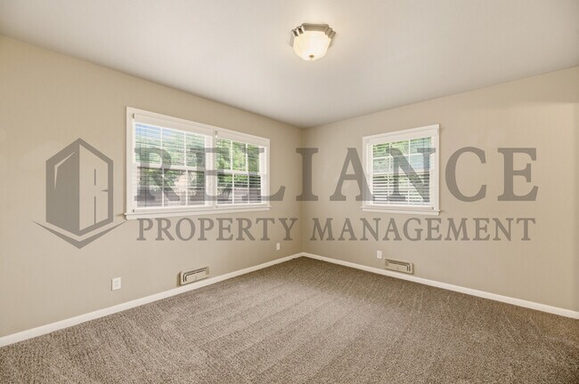 Building Photo - 6517 E Elm St