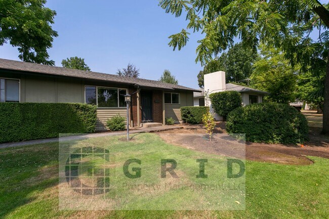 Building Photo - Gorgeous 2 Bedroom Apartment in Mt. Tabor - $500 MOVE IN SPECIAL!