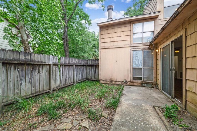 Building Photo - 5779 Easthampton Dr