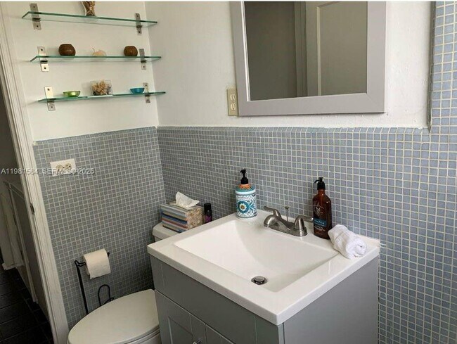 Building Photo - 424 NE 82nd St