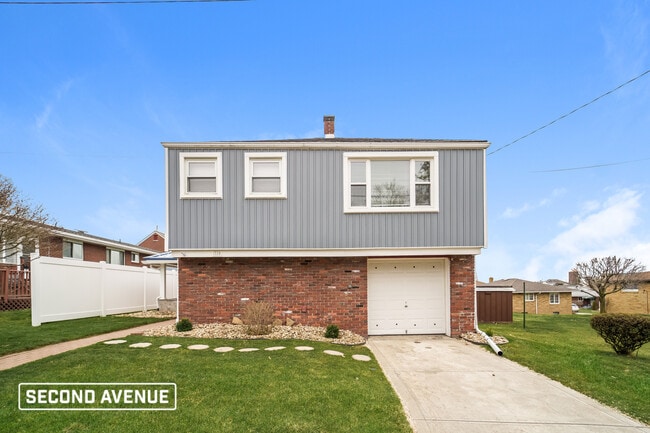 Building Photo - 710 Sheridan Ave