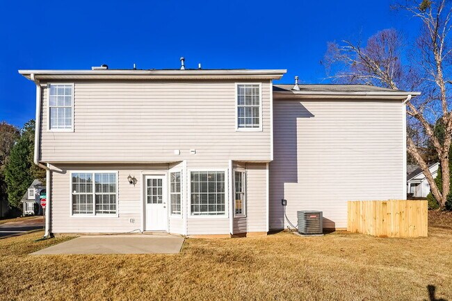 Building Photo - 255 Summer Hill Cir