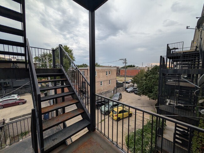 Building Photo - 2451 W Harrison St