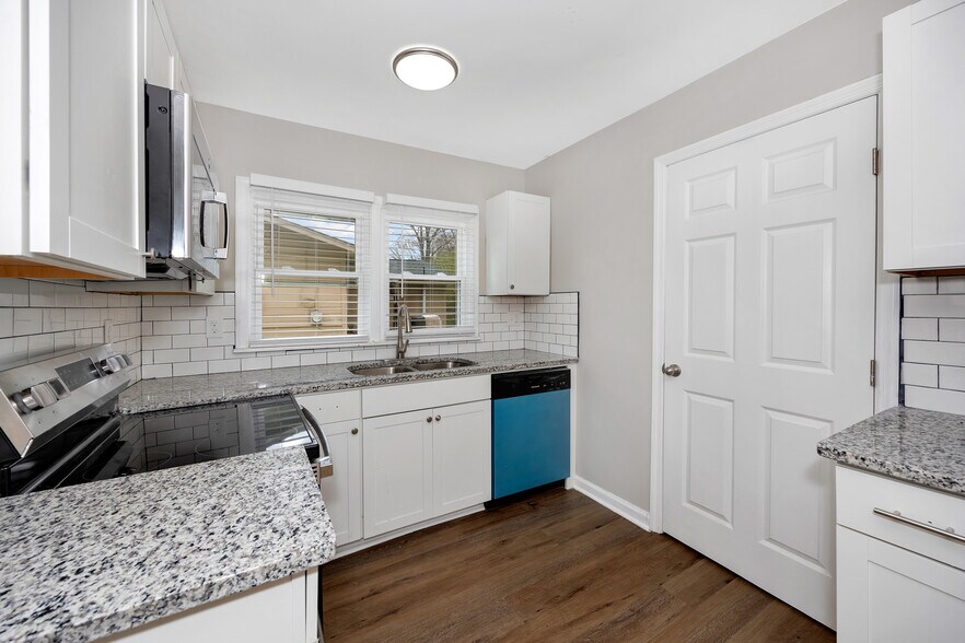 Building Photo - 2914 Battle Dr NW