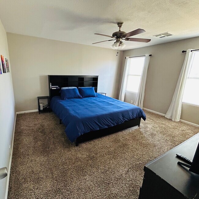 Building Photo - 718 Pine Lodge Dr