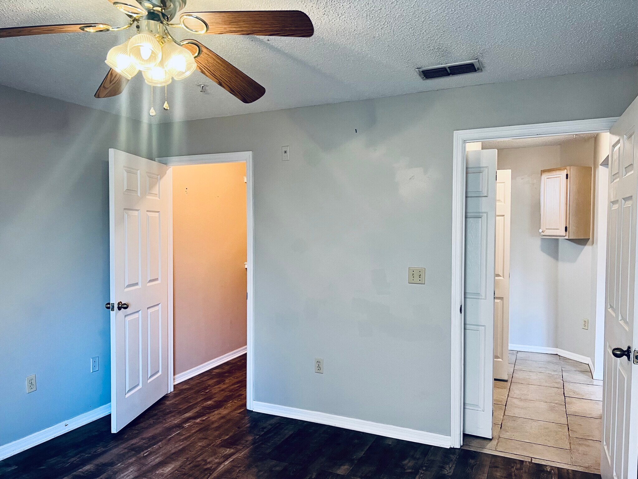 Building Photo - 1929 Summer Club Dr