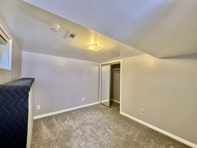Building Photo - 1871 S 350 E