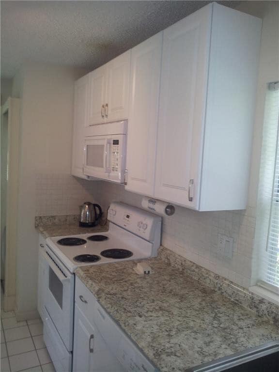 Building Photo - 6584 Via Regina