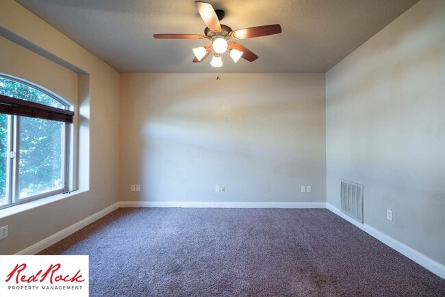 Building Photo - 3 Bedroom Townhome In Southgate Community