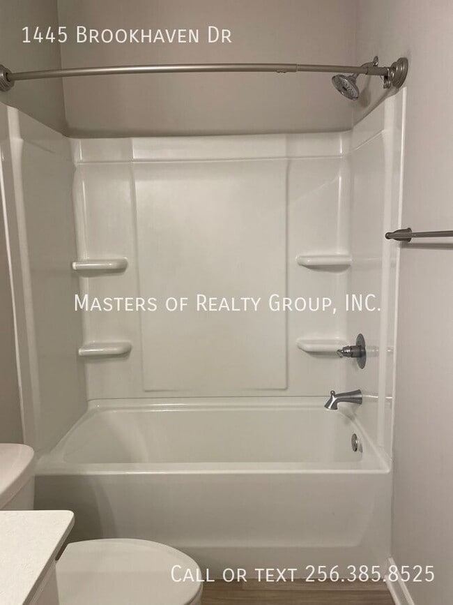 Building Photo - 1445 Brookhaven Dr