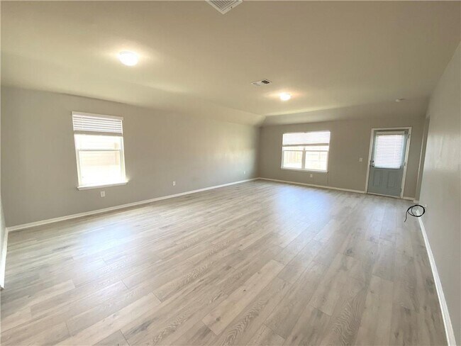 Building Photo - 215 Camellia Dr