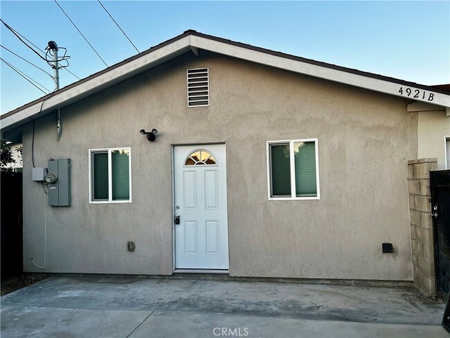 Building Photo - 4921 Persimmon Ave
