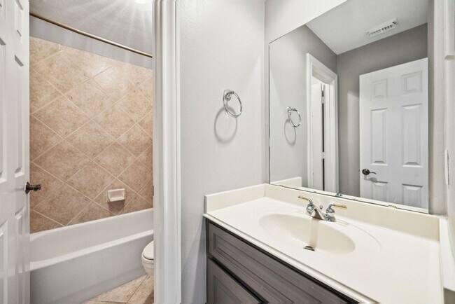 Building Photo - 6615 Redberry Glen Ln
