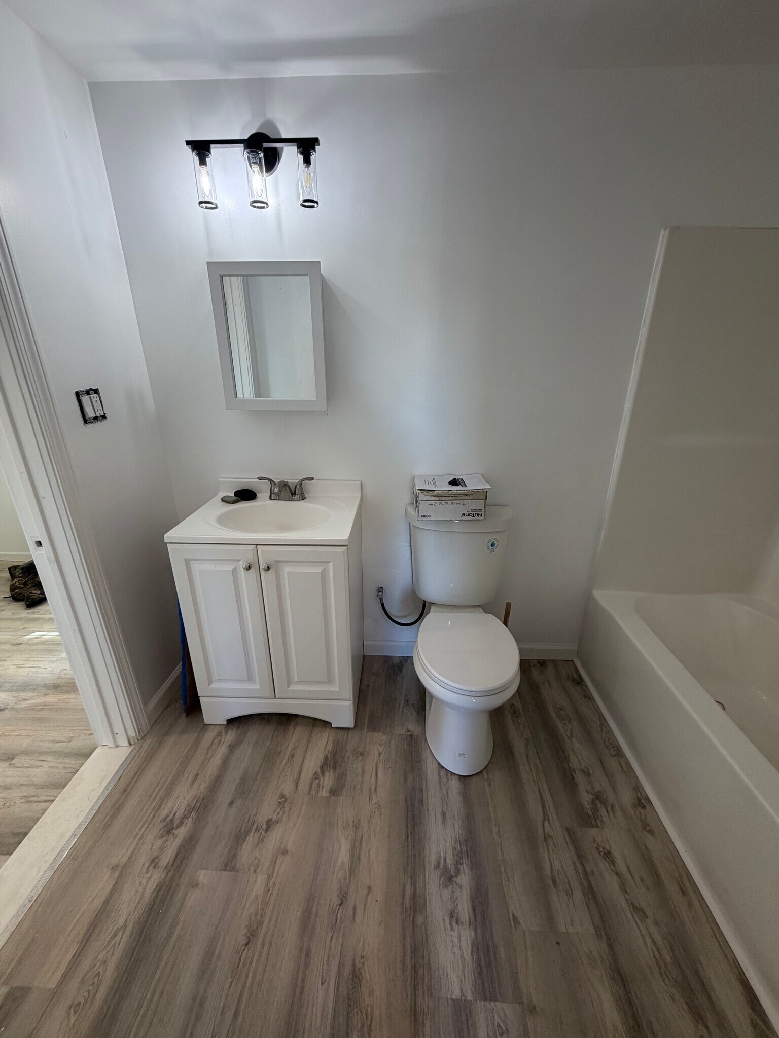 Building Photo - 1658 W Riverside Dr