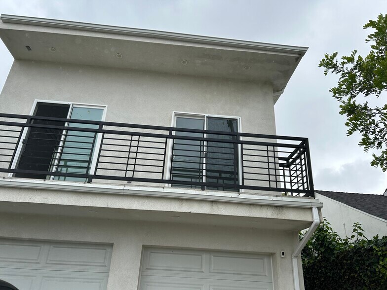 Building Photo - 5437 Clybourn Ave