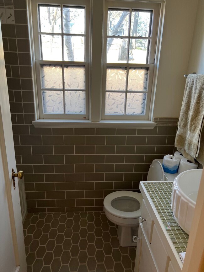 Full bath main floor - 27 S Riverview Hts