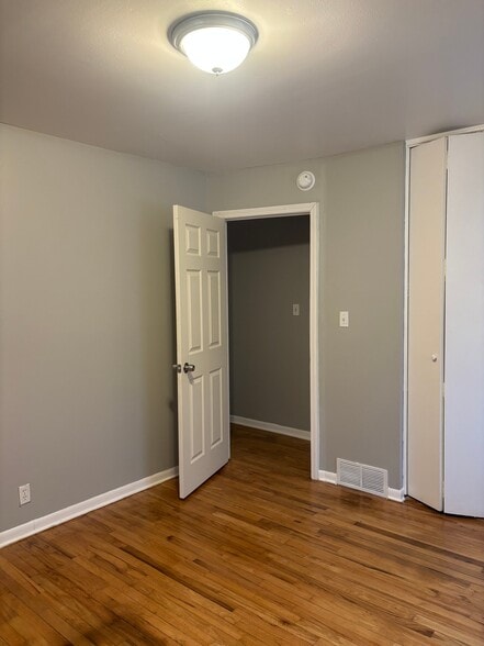 Building Photo - 1034 McKeighan Ave